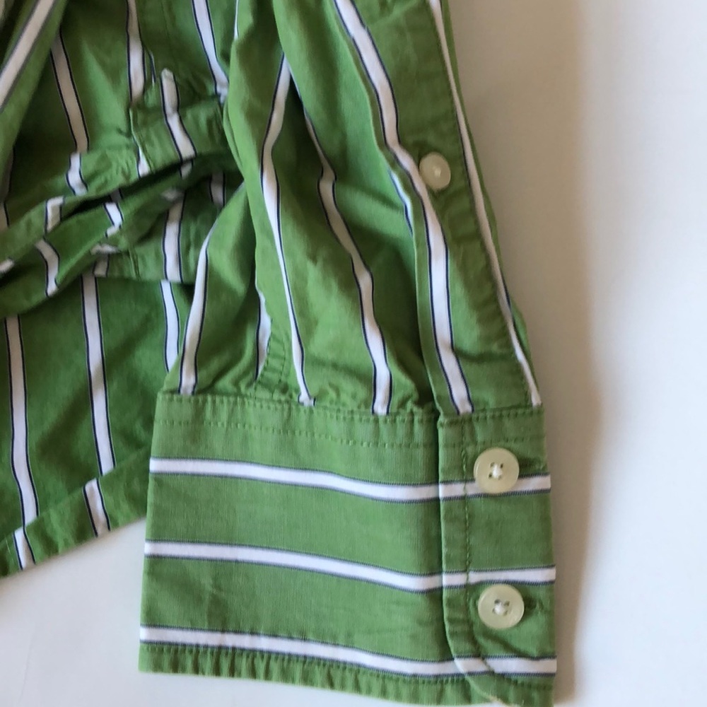 Green Hollister ☘️shirt - Picture 4 of 6